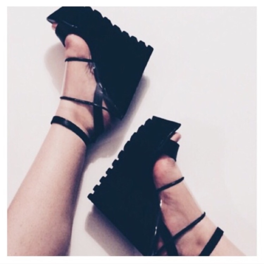 Black wedges